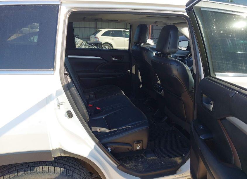 Photo 8 of 2017 Toyota Highlander XLE (VIN 5TDJZRFH8HS512724)