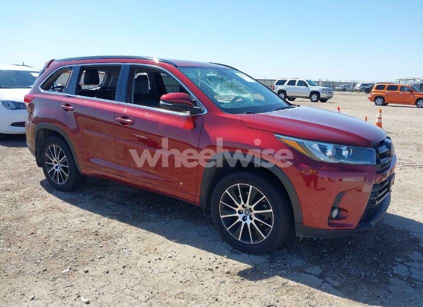 2018 Toyota Highlander SE (VIN 5TDJZRFH8JS536818) main photo