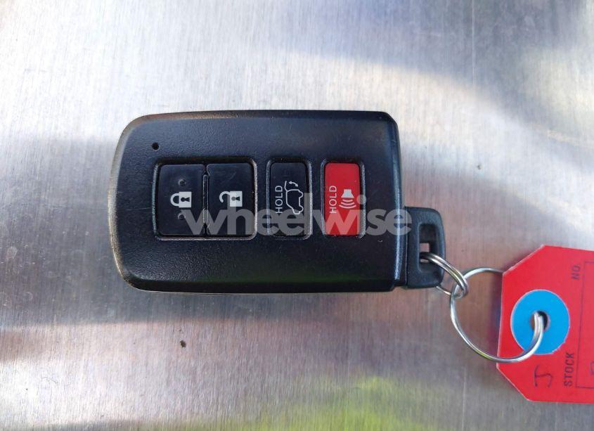 Photo 11 of 2018 Toyota Highlander SE (VIN 5TDJZRFH8JS536818)