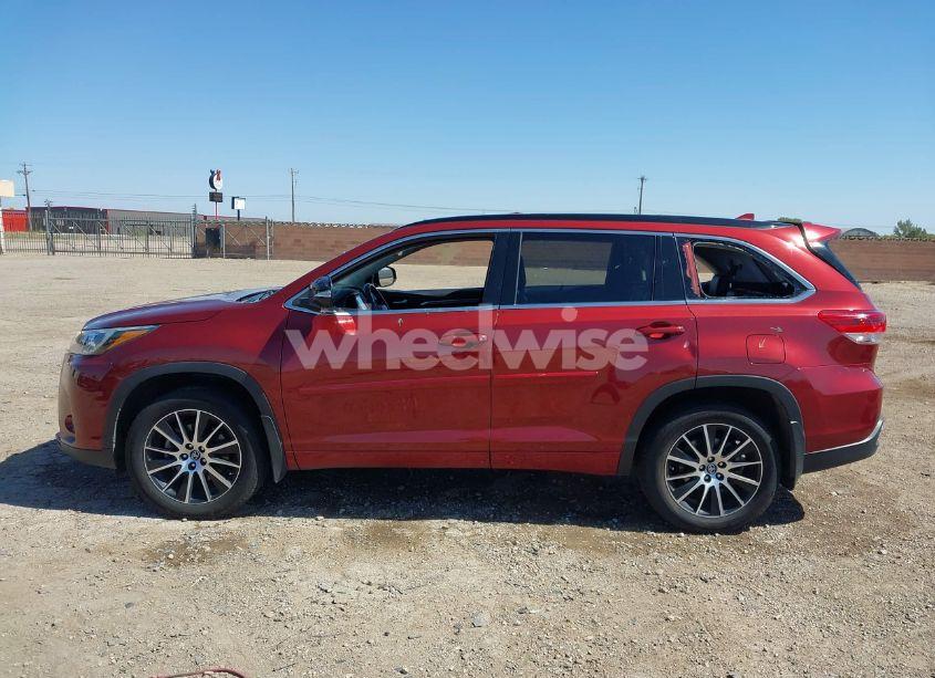 Photo 15 of 2018 Toyota Highlander SE (VIN 5TDJZRFH8JS536818)