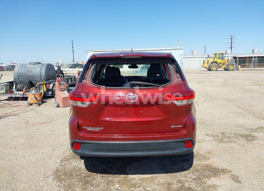 Photo 17 of 2018 Toyota Highlander SE (VIN 5TDJZRFH8JS536818)