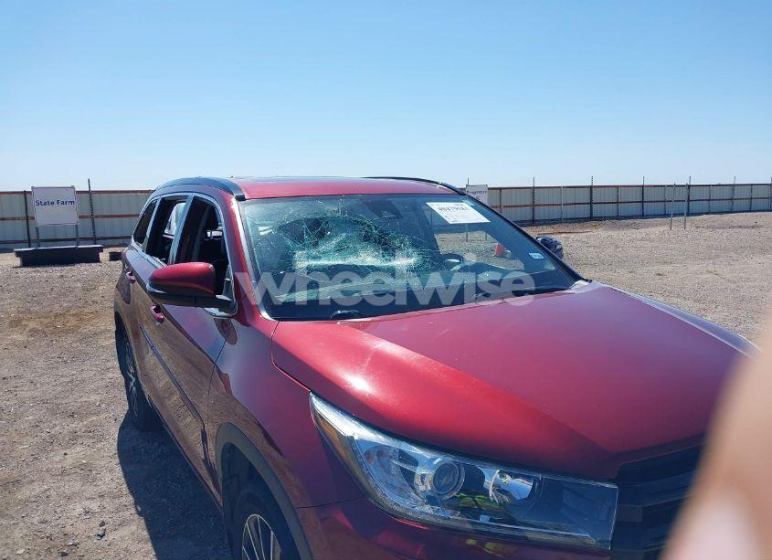 Photo 6 of 2018 Toyota Highlander SE (VIN 5TDJZRFH8JS536818)