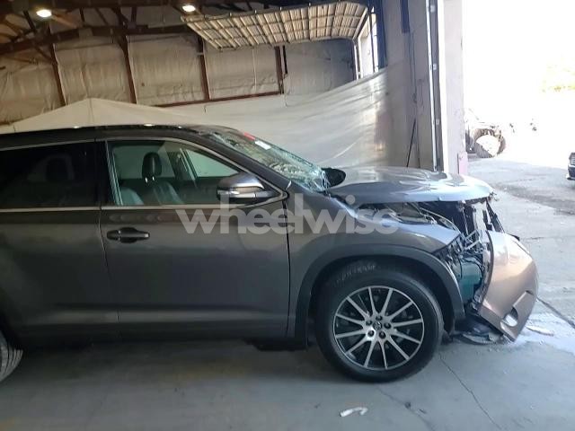 Photo 7 of 2018 TOYOTA HIGHLANDER SE N/A (VIN 5TDJZRFH8JS544787)