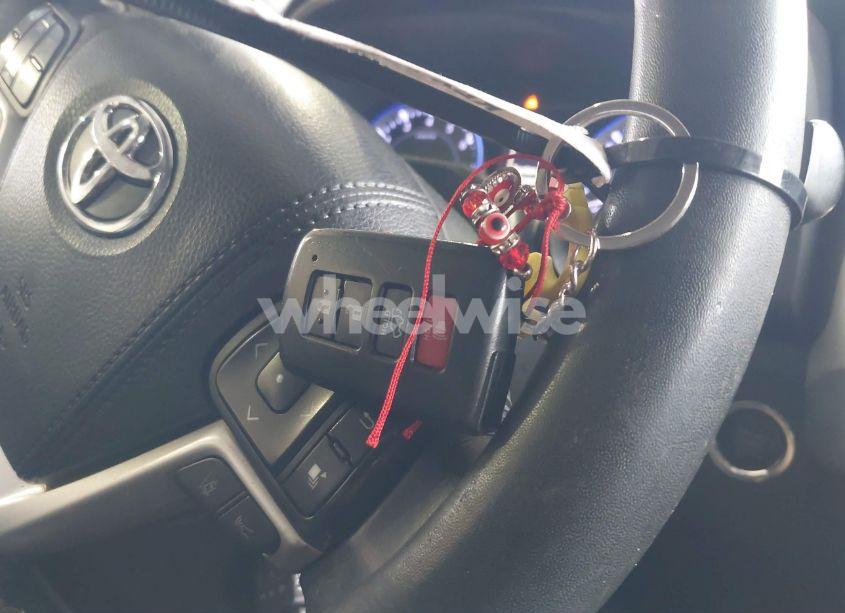 Photo 11 of 2018 Toyota Highlander XLE (VIN 5TDJZRFH8JS552775)