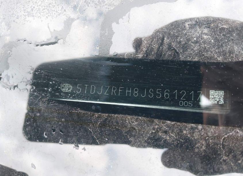 Photo 17 of 2018 Toyota Highlander XLE (VIN 5TDJZRFH8JS561217)