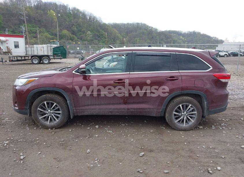 Photo 15 of 2018 Toyota Highlander XLE (VIN 5TDJZRFH8JS812656)