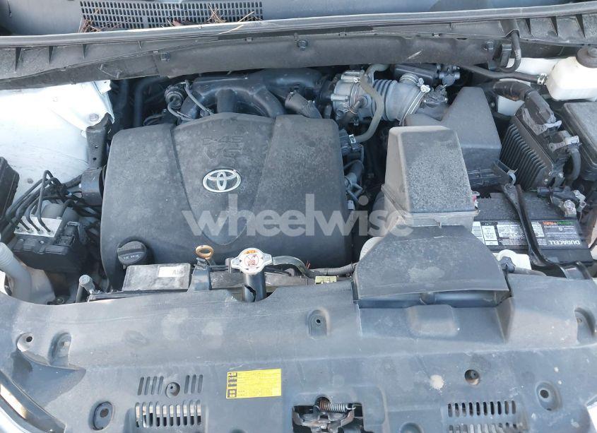 Photo 10 of 2018 Toyota Highlander XLE (VIN 5TDJZRFH8JS860139)