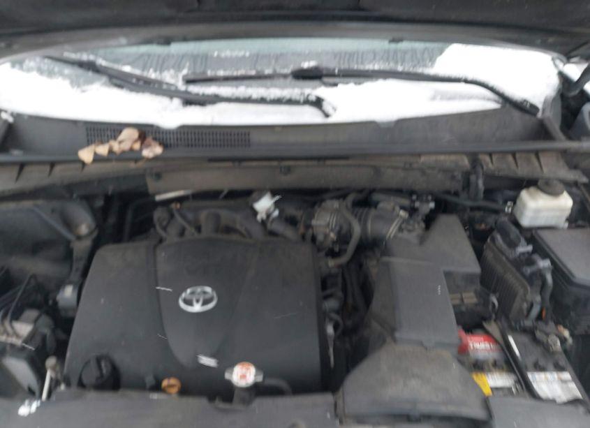 Photo 10 of 2018 Toyota Highlander XLE (VIN 5TDJZRFH8JS870931)