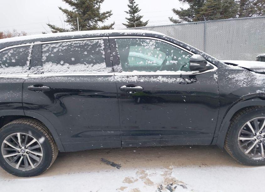 Photo 13 of 2018 Toyota Highlander XLE (VIN 5TDJZRFH8JS870931)