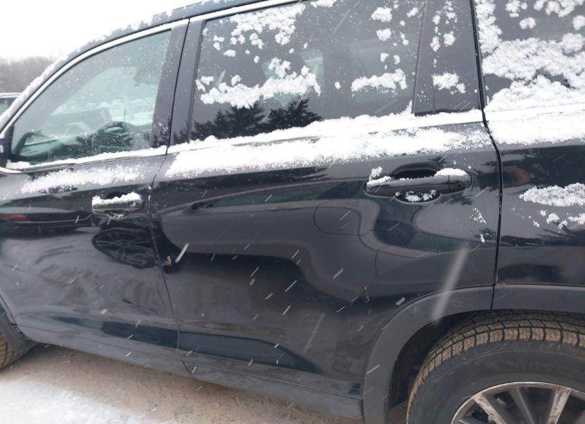 Photo 14 of 2018 Toyota Highlander XLE (VIN 5TDJZRFH8JS870931)