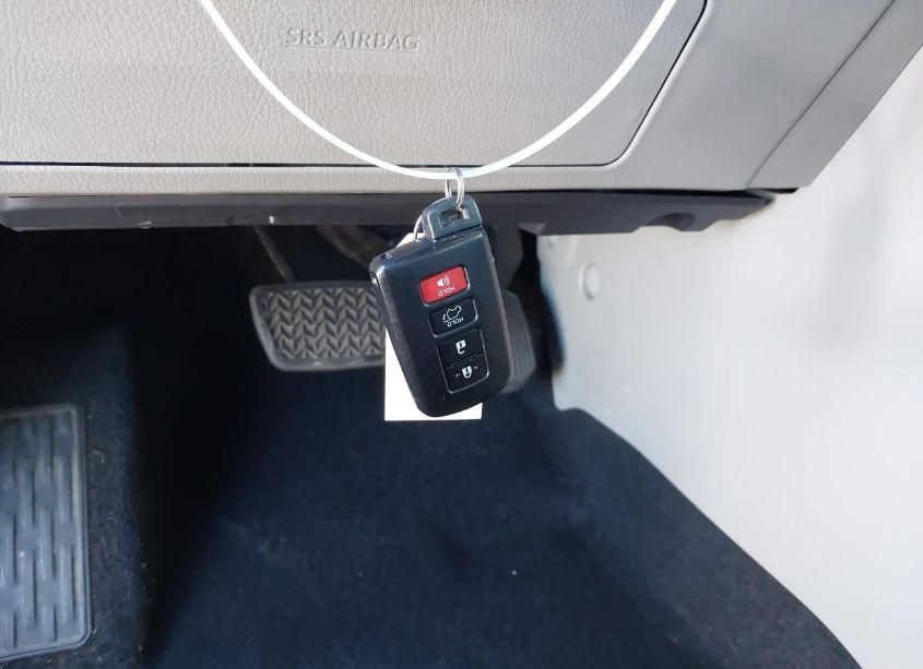 Photo 11 of 2018 Toyota Highlander XLE (VIN 5TDJZRFH8JS872792)