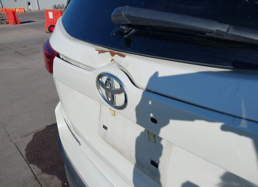 Photo 18 of 2018 Toyota Highlander XLE (VIN 5TDJZRFH8JS872792)