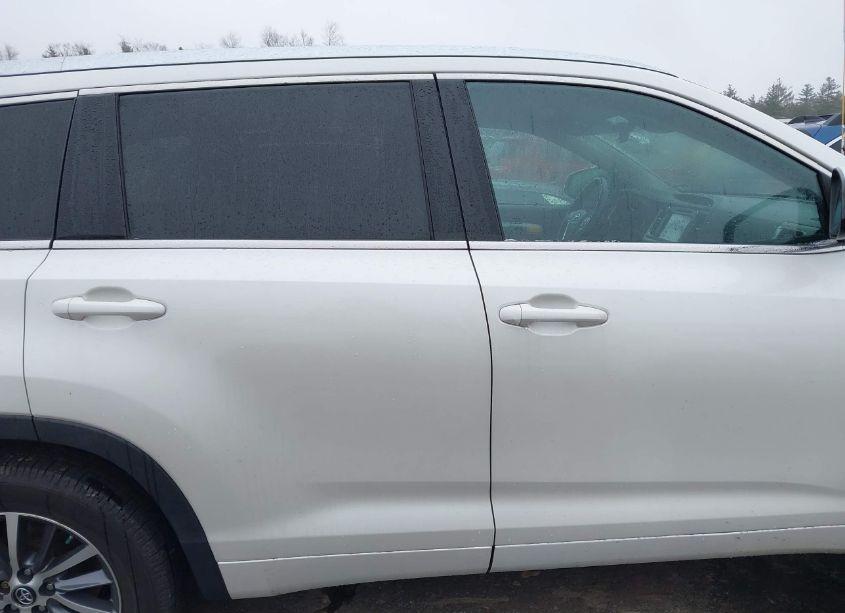 Photo 14 of 2018 Toyota Highlander XLE (VIN 5TDJZRFH8JS890662)