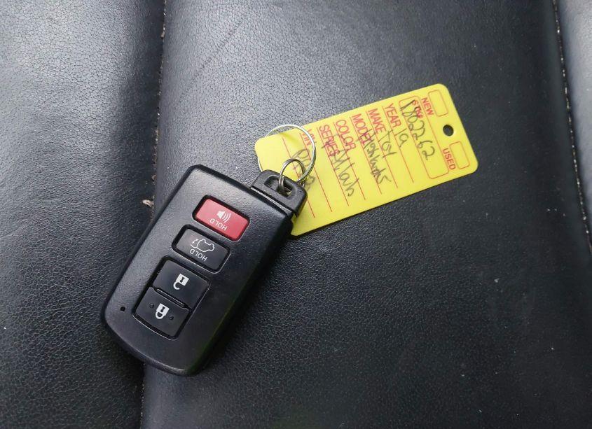 Photo 11 of 2019 Toyota Highlander XLE (VIN 5TDJZRFH8KS587463)