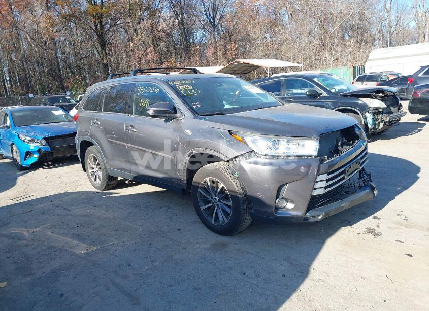 2019 Toyota Highlander XLE (VIN 5TDJZRFH8KS921815) main photo