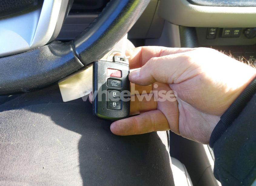 Photo 11 of 2019 Toyota Highlander XLE (VIN 5TDJZRFH8KS921815)