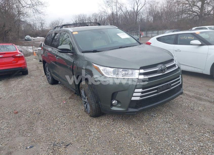 2019 Toyota Highlander XLE (VIN 5TDJZRFH8KS928232) main photo
