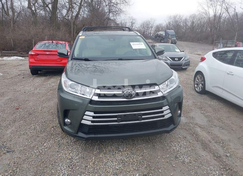 Photo 12 of 2019 Toyota Highlander XLE (VIN 5TDJZRFH8KS928232)