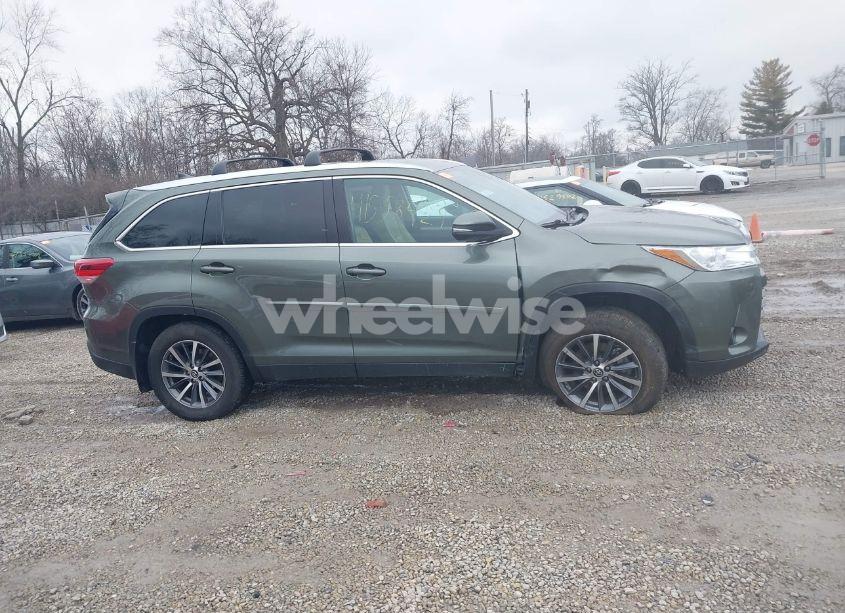Photo 13 of 2019 Toyota Highlander XLE (VIN 5TDJZRFH8KS928232)