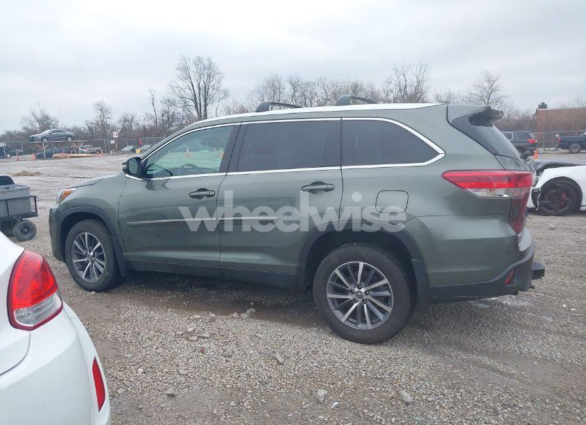 Photo 14 of 2019 Toyota Highlander XLE (VIN 5TDJZRFH8KS928232)