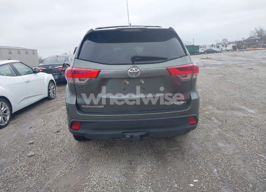 Photo 16 of 2019 Toyota Highlander XLE (VIN 5TDJZRFH8KS928232)