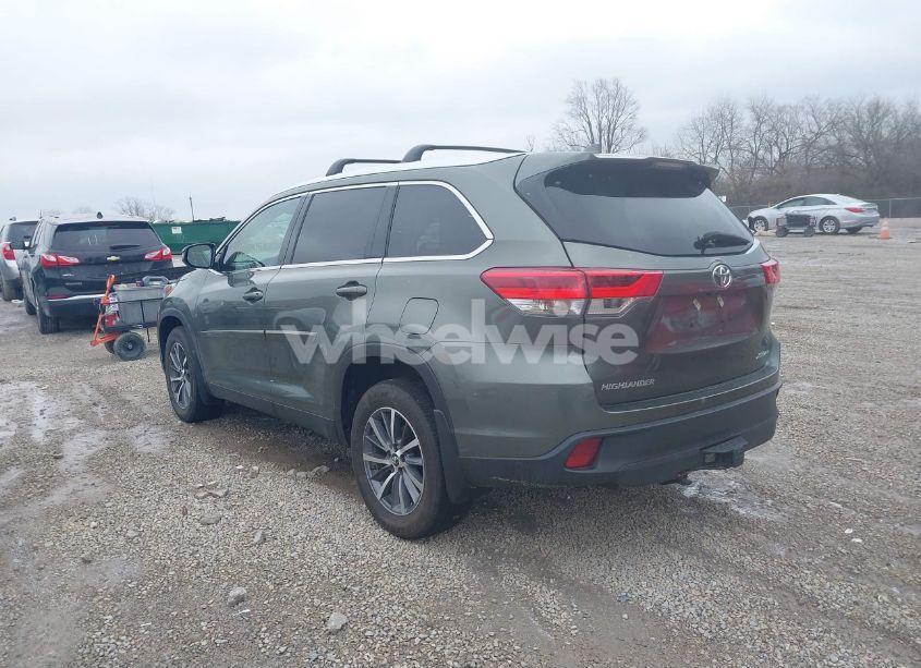 Photo 3 of 2019 Toyota Highlander XLE (VIN 5TDJZRFH8KS928232)