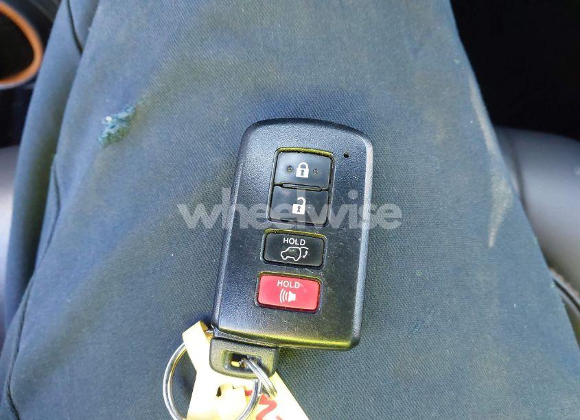 Photo 11 of 2019 Toyota Highlander XLE (VIN 5TDJZRFH8KS928280)