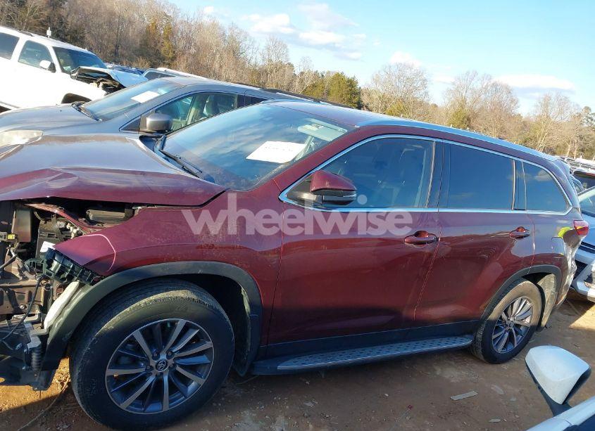 Photo 15 of 2019 Toyota Highlander XLE (VIN 5TDJZRFH8KS928280)