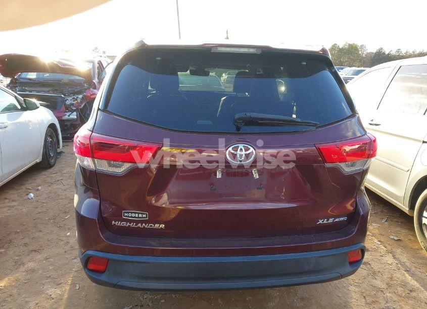 Photo 17 of 2019 Toyota Highlander XLE (VIN 5TDJZRFH8KS928280)