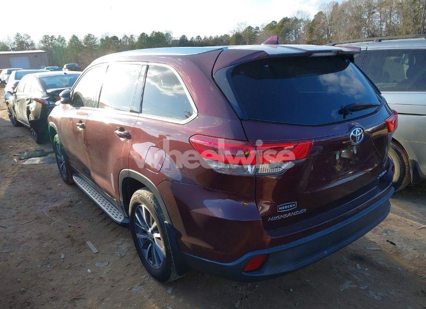 Photo 3 of 2019 Toyota Highlander XLE (VIN 5TDJZRFH8KS928280)
