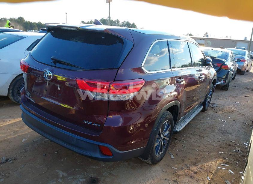 Photo 4 of 2019 Toyota Highlander XLE (VIN 5TDJZRFH8KS928280)