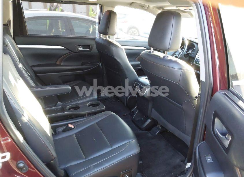 Photo 8 of 2019 Toyota Highlander XLE (VIN 5TDJZRFH8KS928280)