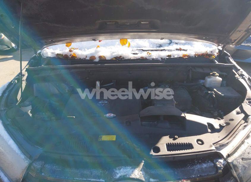 Photo 10 of 2019 Toyota Highlander SE (VIN 5TDJZRFH8KS932362)