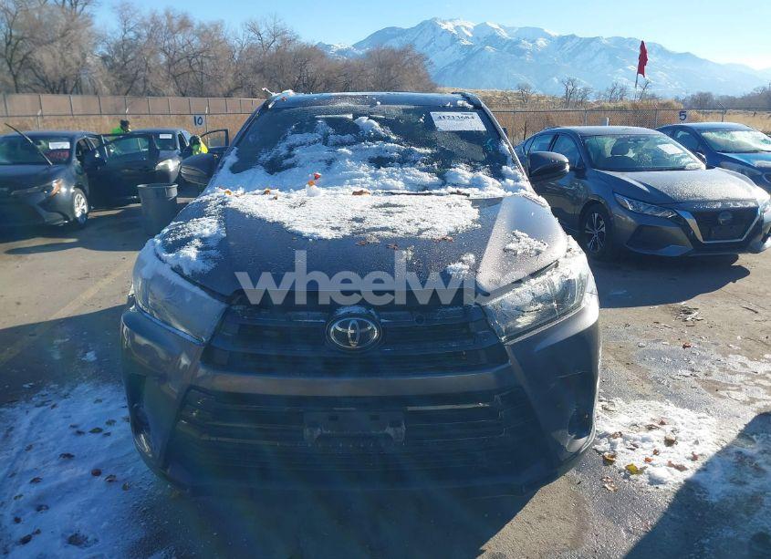 Photo 12 of 2019 Toyota Highlander SE (VIN 5TDJZRFH8KS932362)