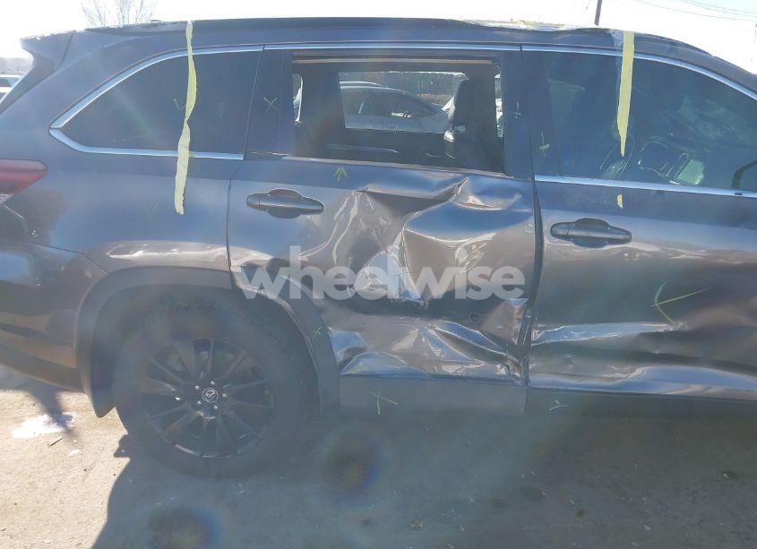 Photo 6 of 2019 Toyota Highlander SE (VIN 5TDJZRFH8KS932362)