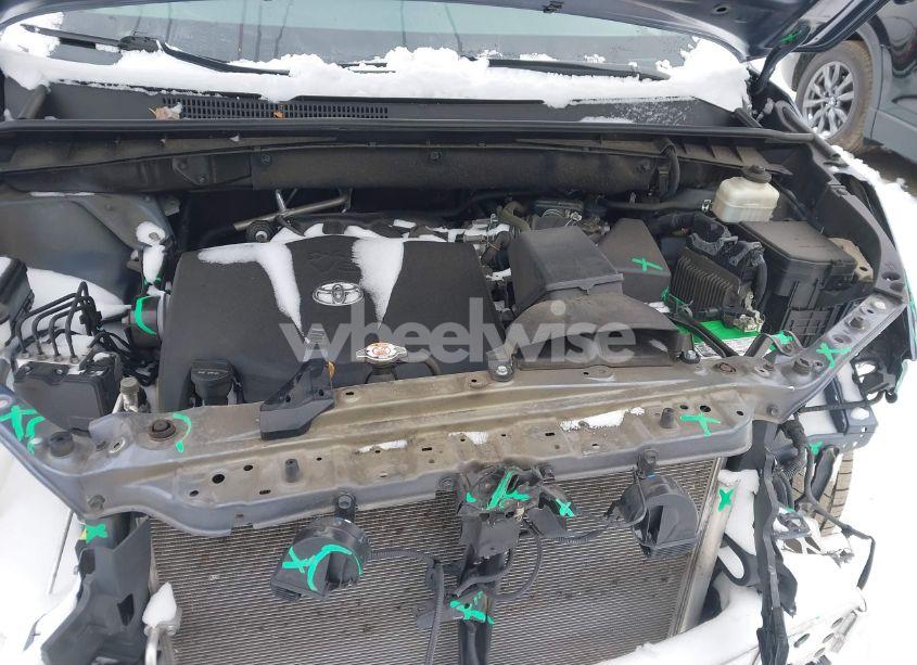 Photo 10 of 2019 Toyota Highlander XLE (VIN 5TDJZRFH8KS939960)