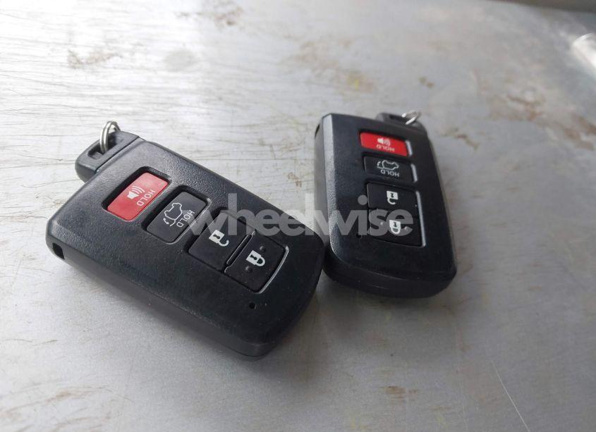 Photo 11 of 2019 Toyota Highlander XLE (VIN 5TDJZRFH8KS939960)