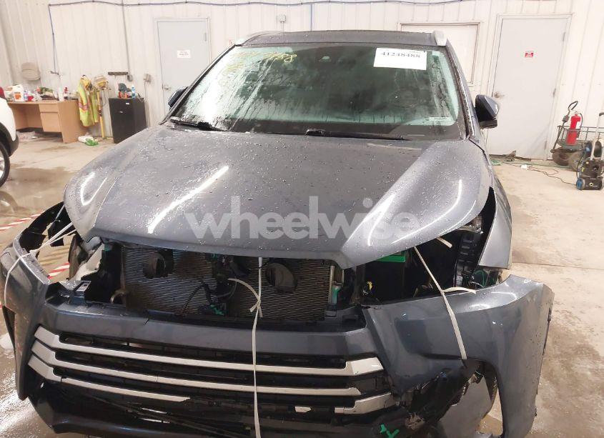Photo 13 of 2019 Toyota Highlander XLE (VIN 5TDJZRFH8KS939960)