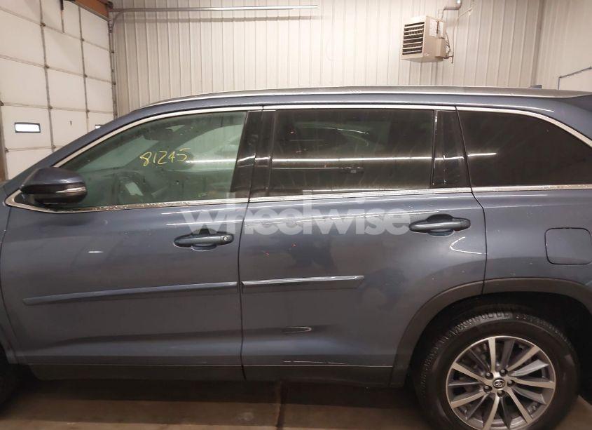 Photo 15 of 2019 Toyota Highlander XLE (VIN 5TDJZRFH8KS939960)