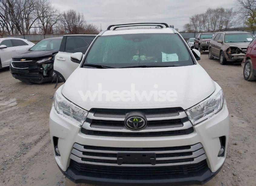 Photo 12 of 2019 Toyota Highlander XLE (VIN 5TDJZRFH8KS954748)
