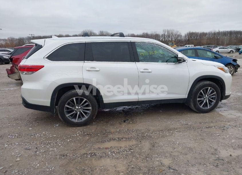 Photo 13 of 2019 Toyota Highlander XLE (VIN 5TDJZRFH8KS954748)