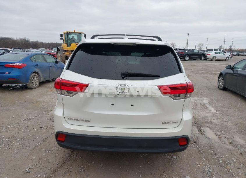 Photo 16 of 2019 Toyota Highlander XLE (VIN 5TDJZRFH8KS954748)
