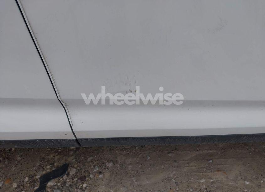 Photo 6 of 2019 Toyota Highlander XLE (VIN 5TDJZRFH8KS954748)