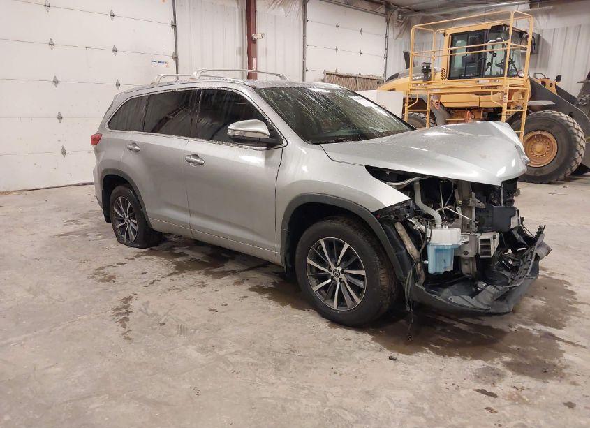 2017 Toyota Highlander XLE (VIN 5TDJZRFH9HS374210) main photo