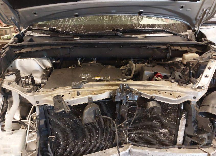 Photo 10 of 2017 Toyota Highlander XLE (VIN 5TDJZRFH9HS374210)