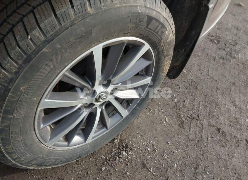 Photo 12 of 2017 Toyota Highlander XLE (VIN 5TDJZRFH9HS381111)