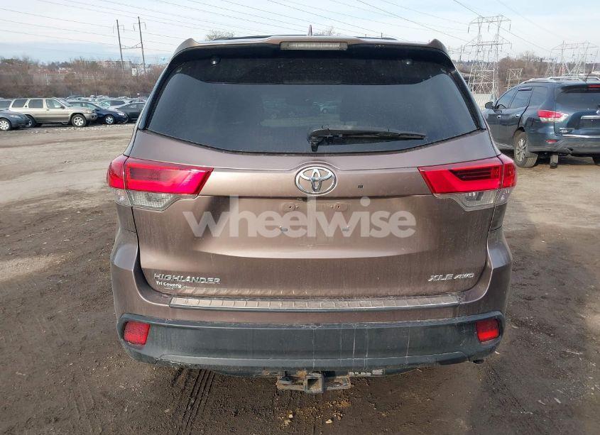 Photo 17 of 2017 Toyota Highlander XLE (VIN 5TDJZRFH9HS381111)