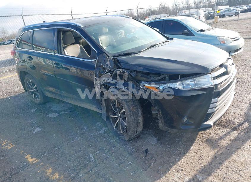 2017 Toyota Highlander XLE (VIN 5TDJZRFH9HS411997) main photo