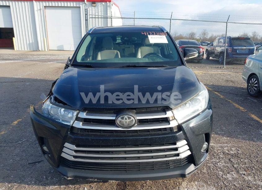 Photo 12 of 2017 Toyota Highlander XLE (VIN 5TDJZRFH9HS411997)