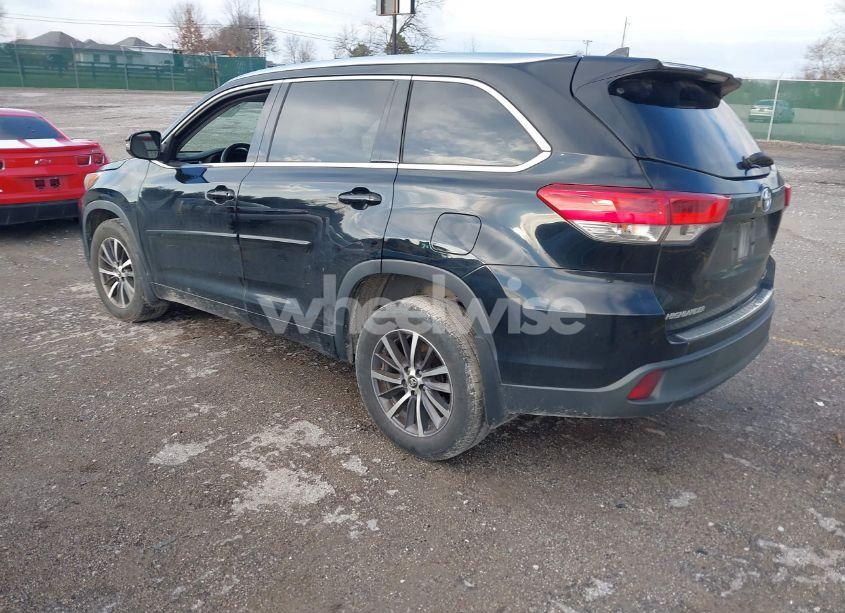 Photo 3 of 2017 Toyota Highlander XLE (VIN 5TDJZRFH9HS411997)